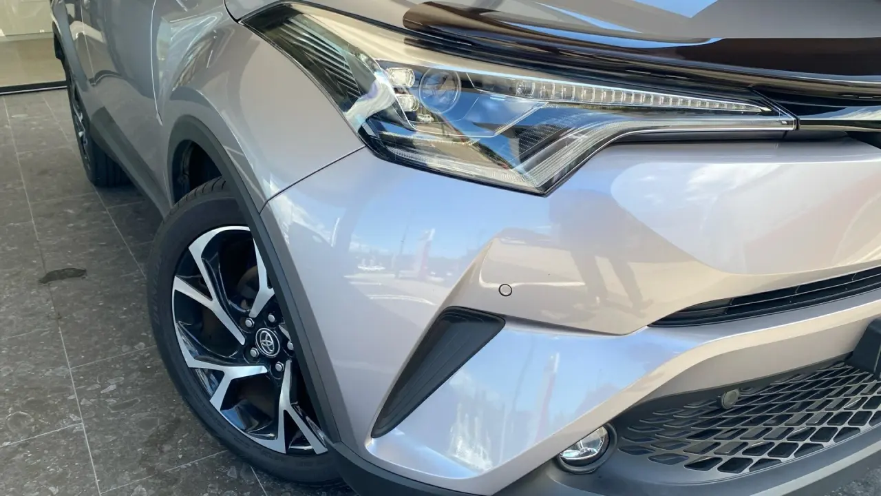 2017 Toyota C-HR Gallery Image 20
