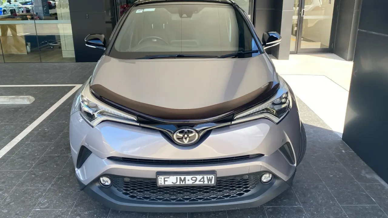 2017 Toyota C-Hr Gallery Image 3