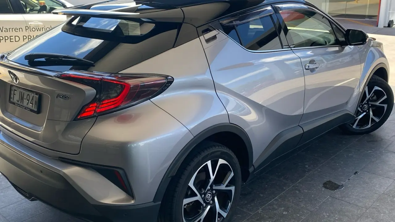 2017 Toyota C-Hr Gallery Image 7