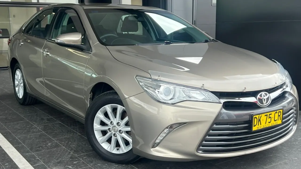 2015 Toyota Camry Image 1