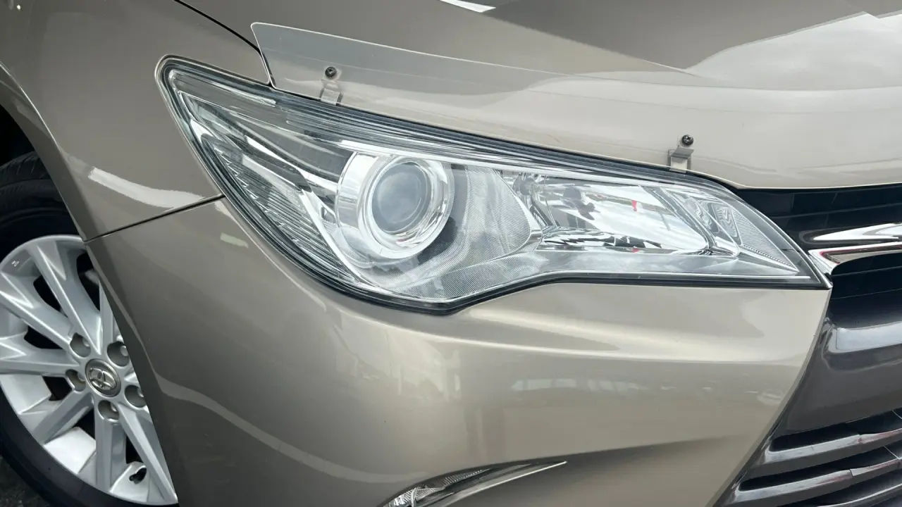 2015 Toyota Camry Image 2