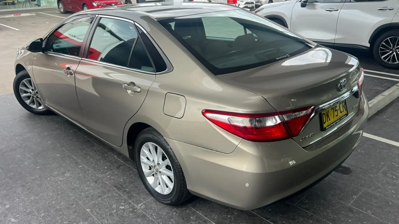 2015 Toyota Camry Image 4