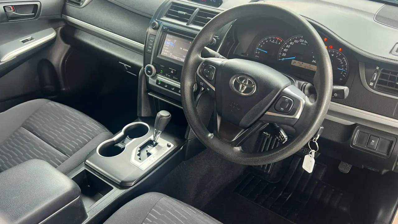 2015 Toyota Camry Image 9