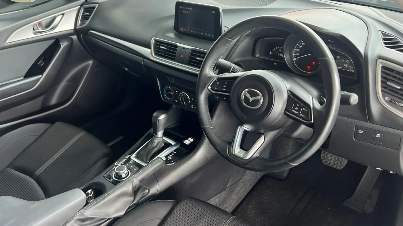 2016 MAZDA MAZDA3 Image 9