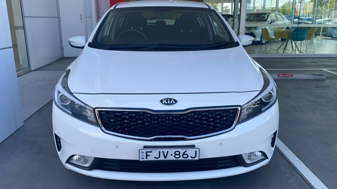 2018 KIA CERATO Image 2