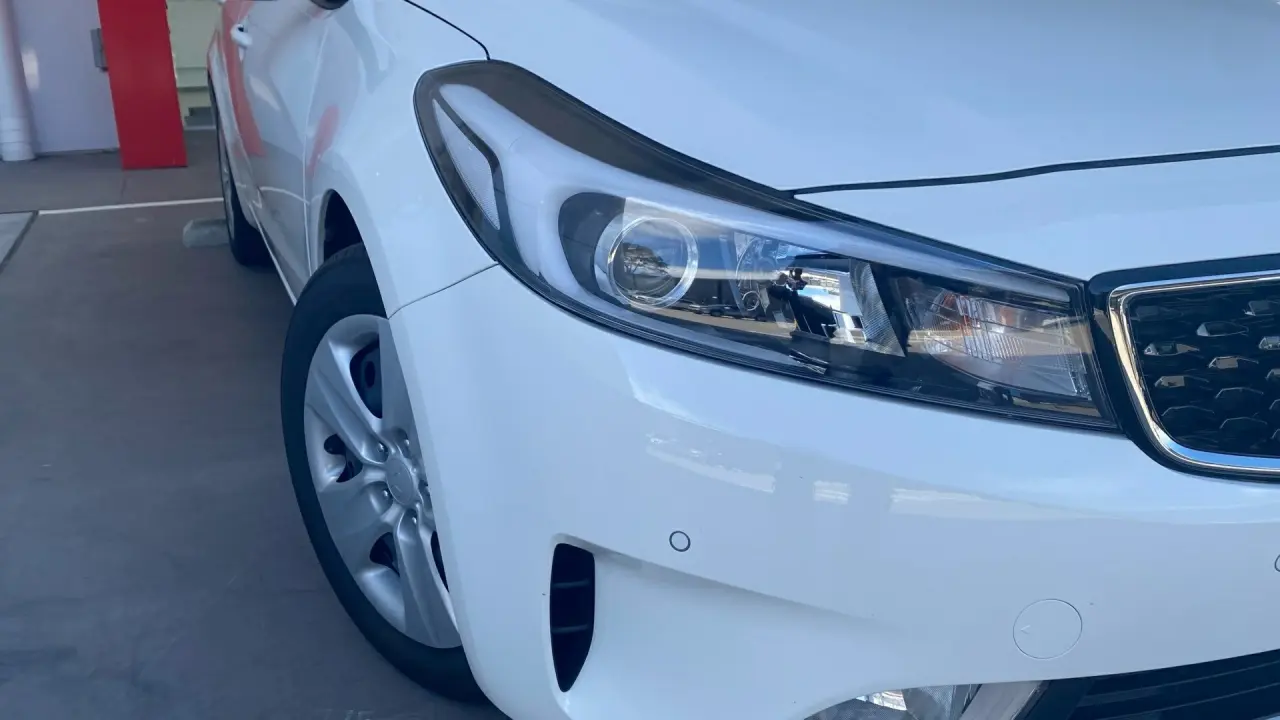 2018 KIA CERATO Image 3