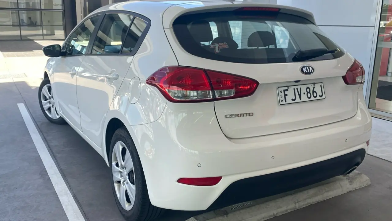 2018 KIA CERATO Image 4