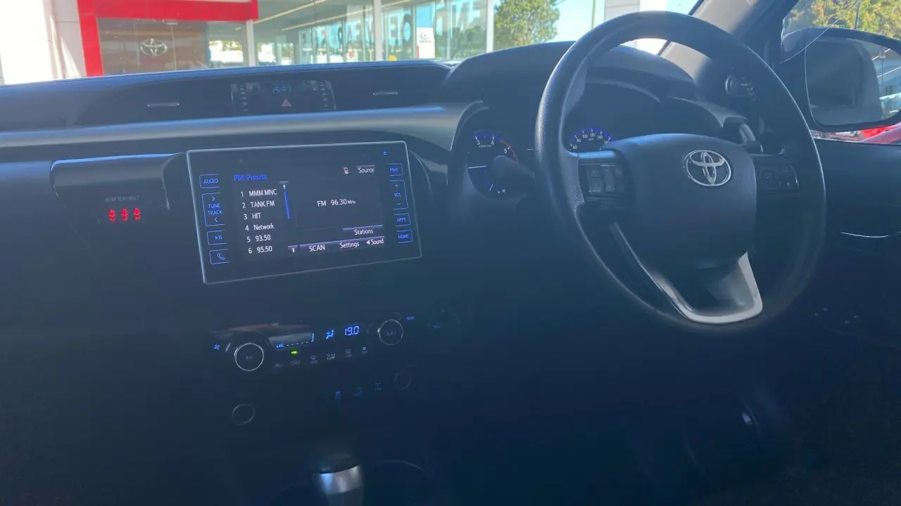 2019 Toyota Hilux Image 7