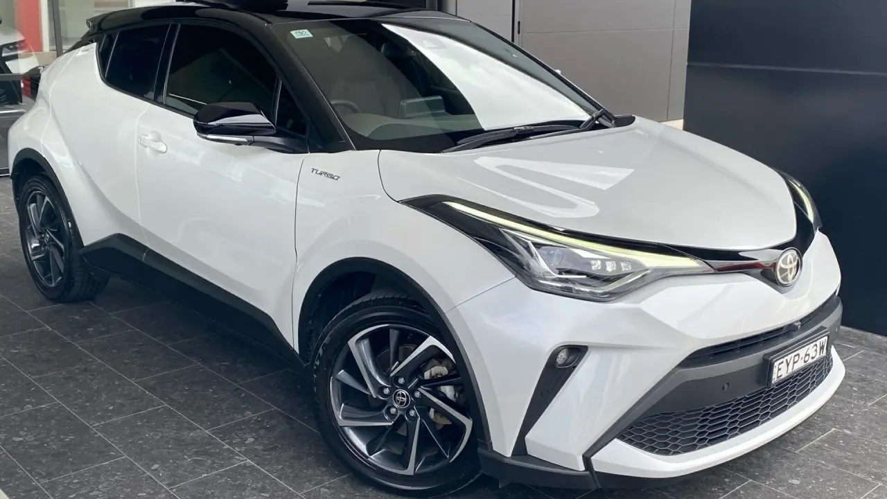 2023 Toyota C-HR Image 1