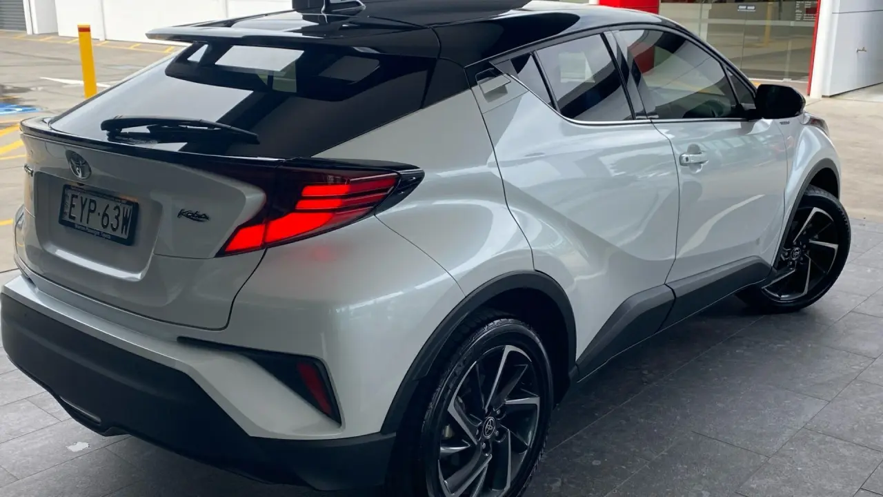 2023 Toyota C-HR Image 7