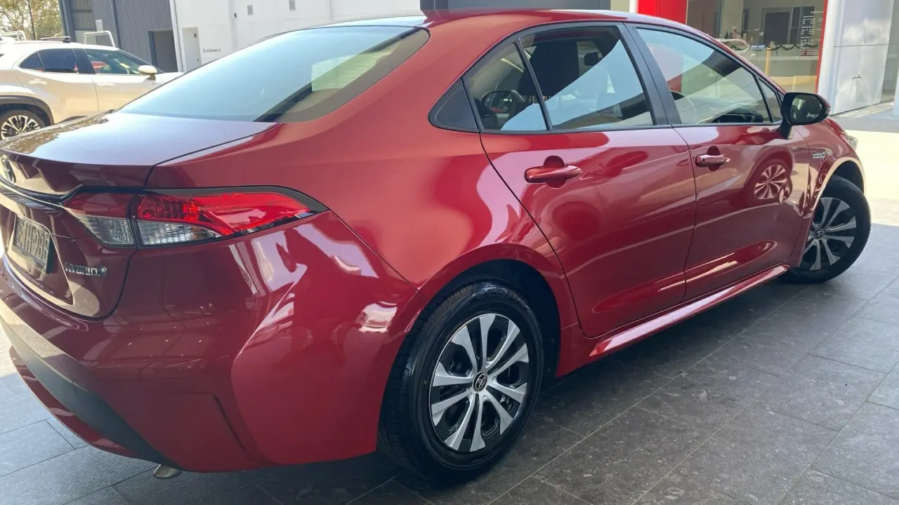 2020 Toyota Corolla Sedan Hybrid Gallery Image 7