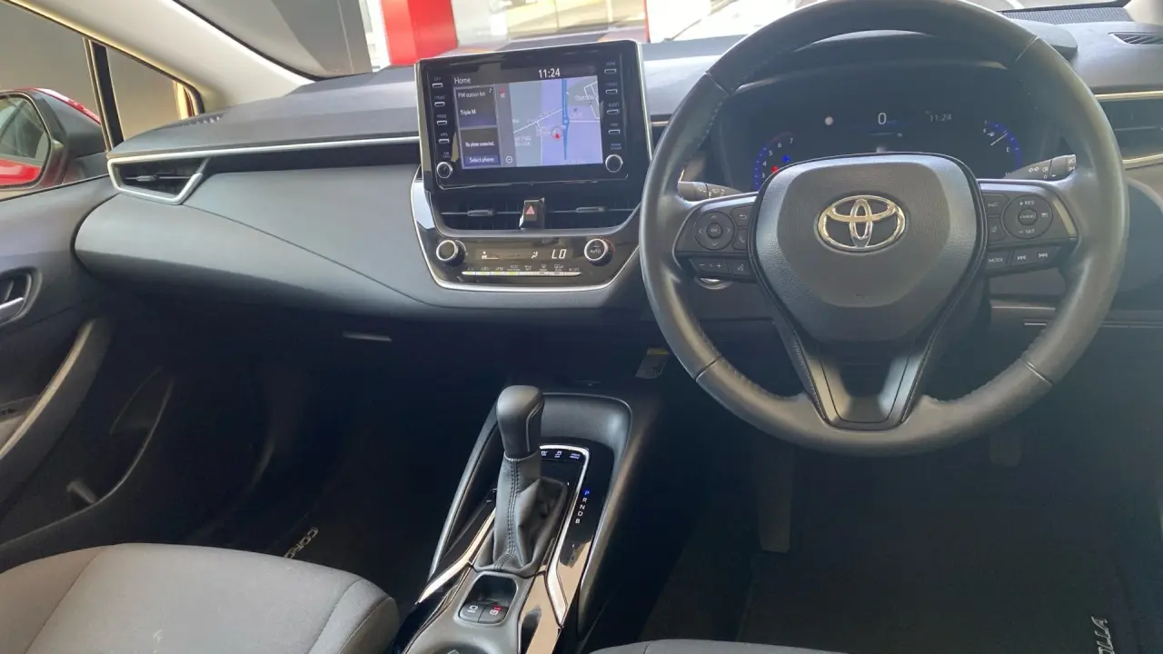 2020 Toyota Corolla Sedan Hybrid Gallery Image 9