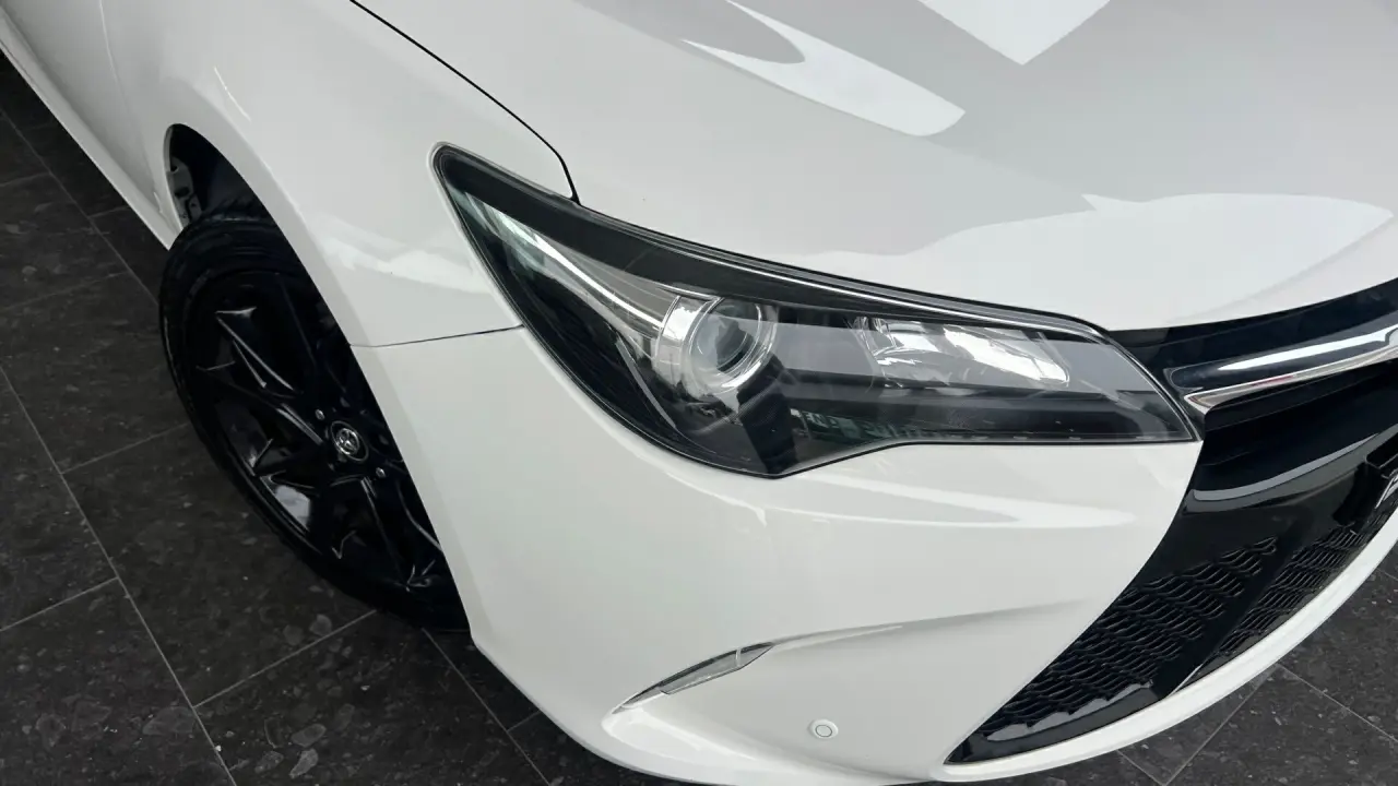 2017 Toyota Camry Gallery Image 3