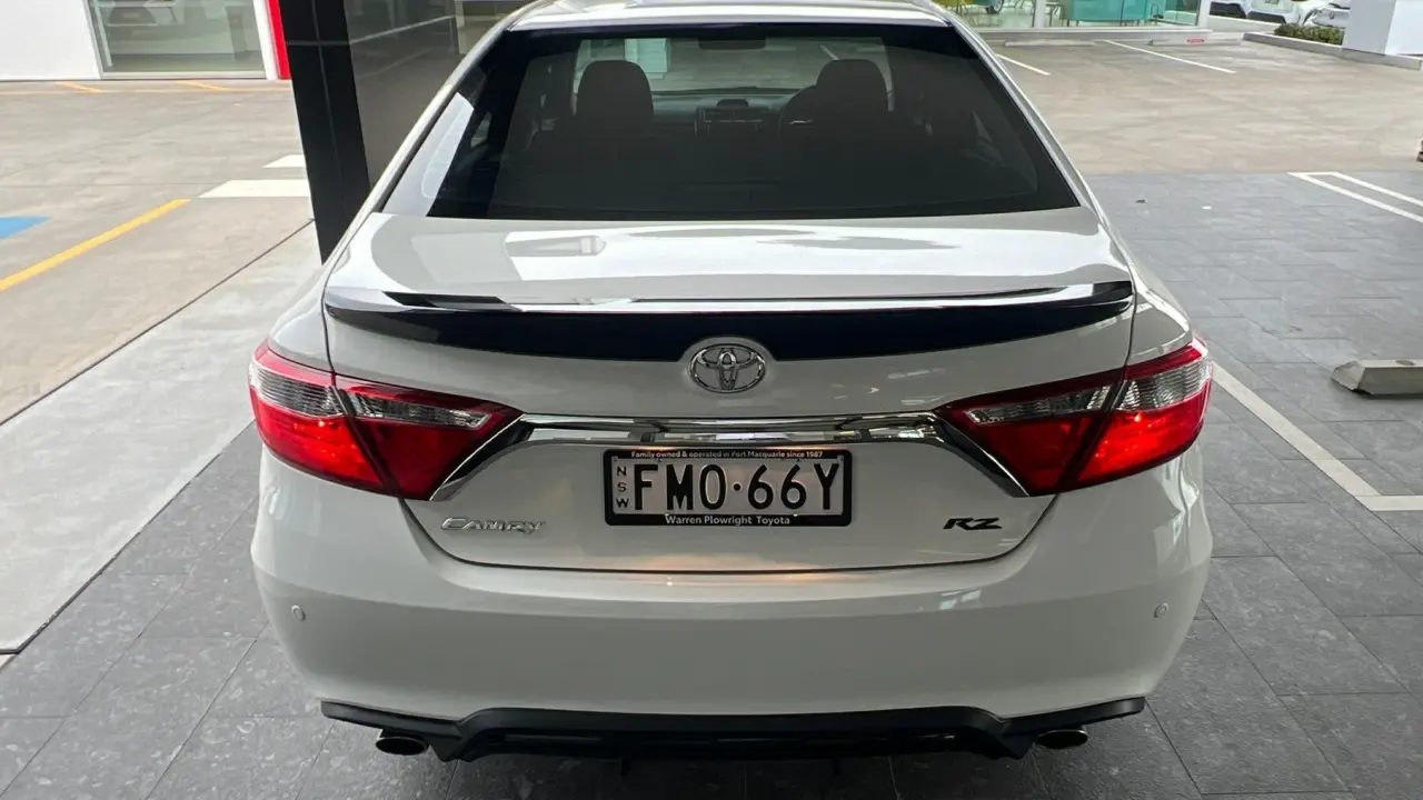 2017 Toyota Camry Gallery Image 4