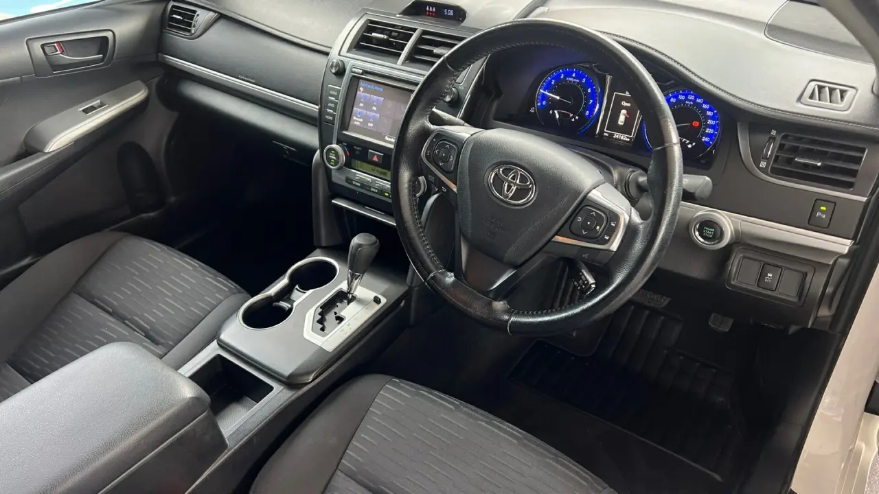 2017 Toyota Camry Gallery Image 7