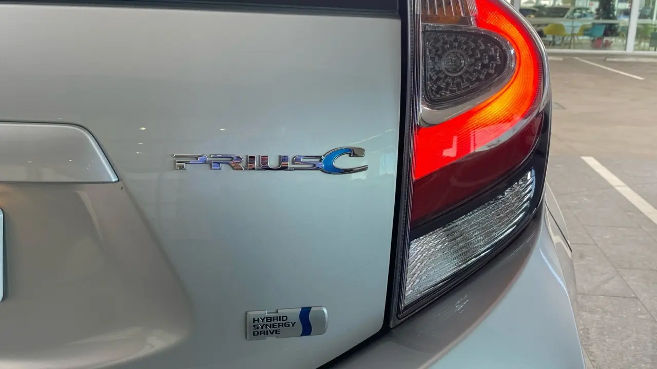 2018 Toyota Prius C Gallery Image 6