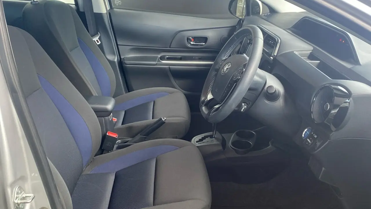 2018 Toyota Prius C Gallery Image 7