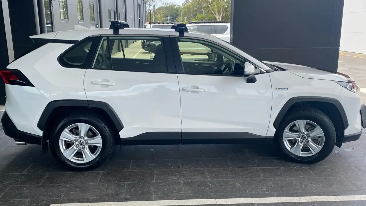 2019 Toyota Rav4 Hybrid Gallery Image 10