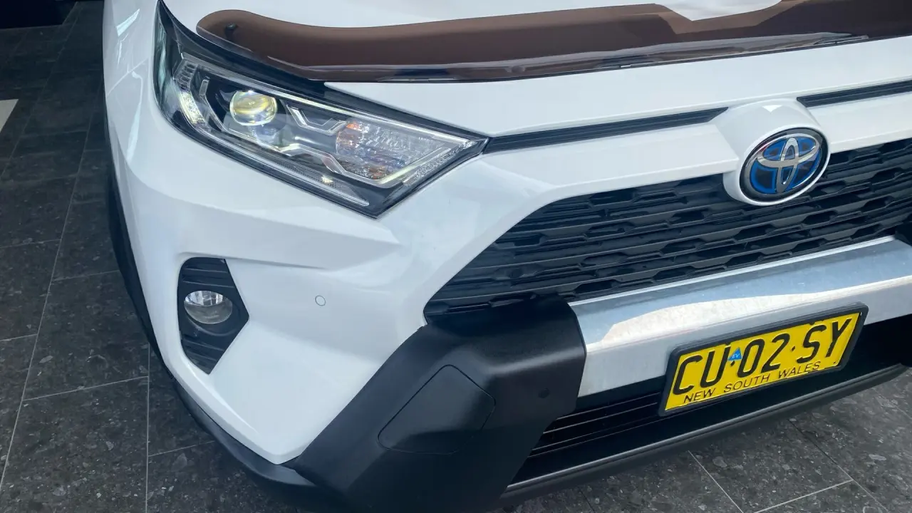 2019 Toyota Rav4 Hybrid Gallery Image 3