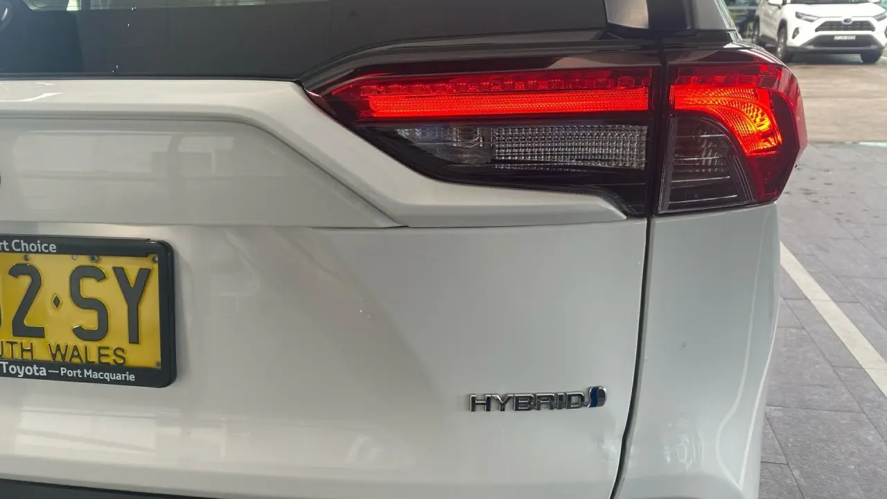 2019 Toyota Rav4 Hybrid Gallery Image 9