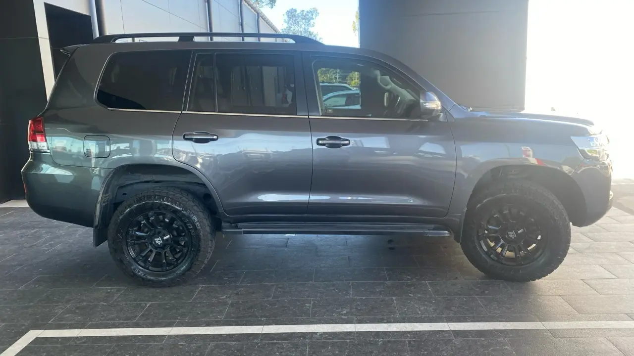 2019 Toyota Landcruiser Gallery Image 10