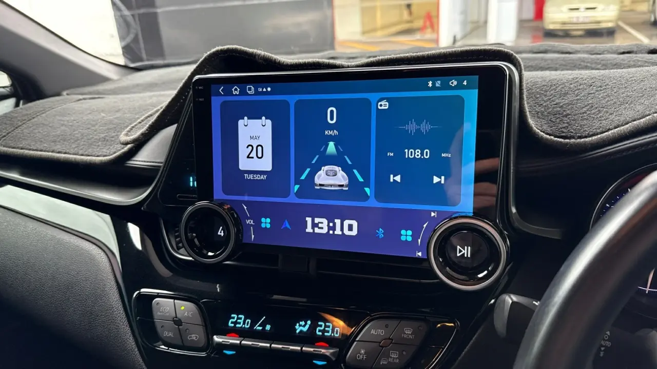 2018 Toyota C-HR Gallery Image 14