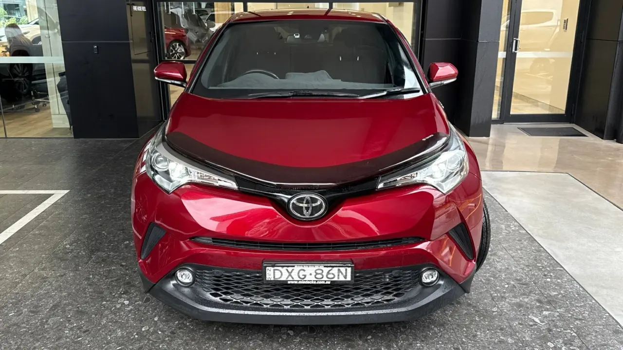 2018 Toyota C-HR Gallery Image 2