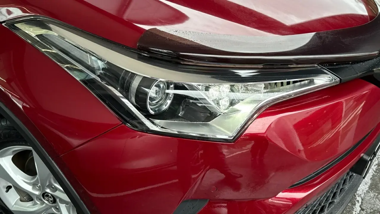 2018 Toyota C-HR Gallery Image 3