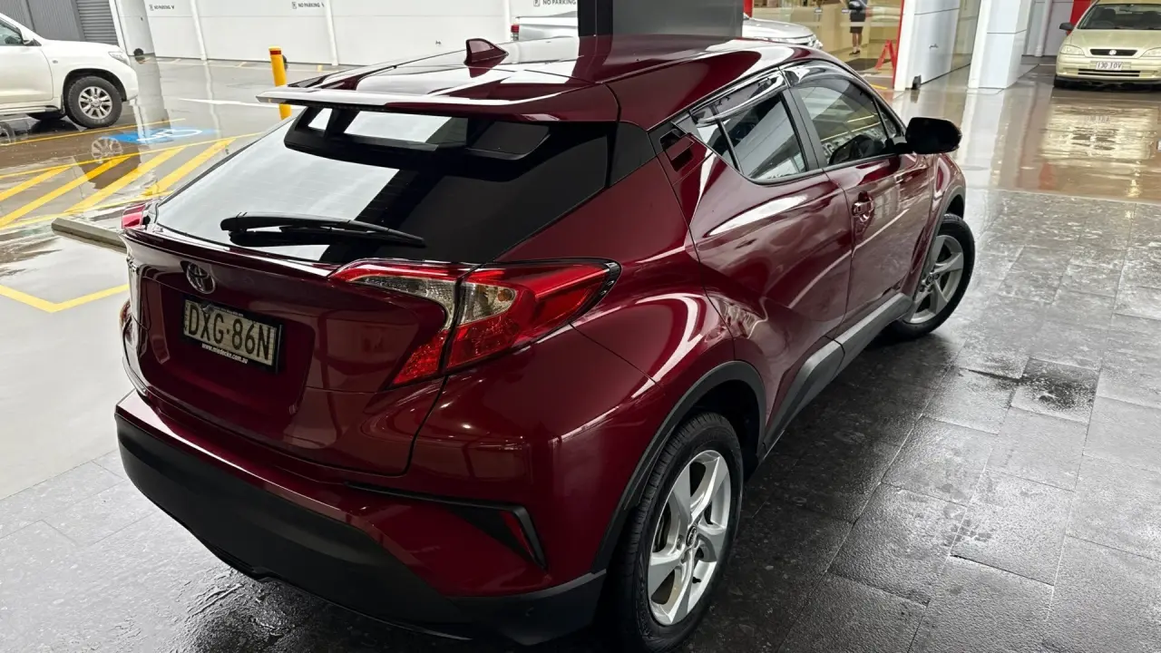 2018 Toyota C-HR Gallery Image 4