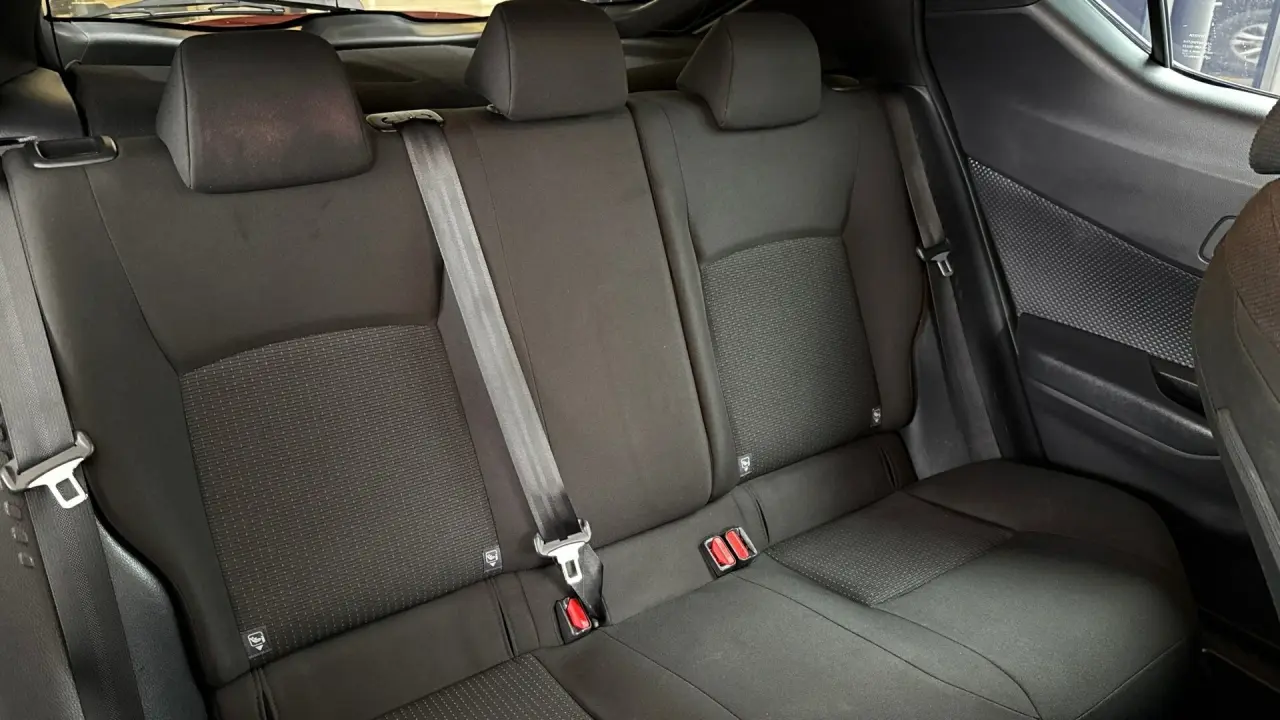 2018 Toyota C-HR Gallery Image 6