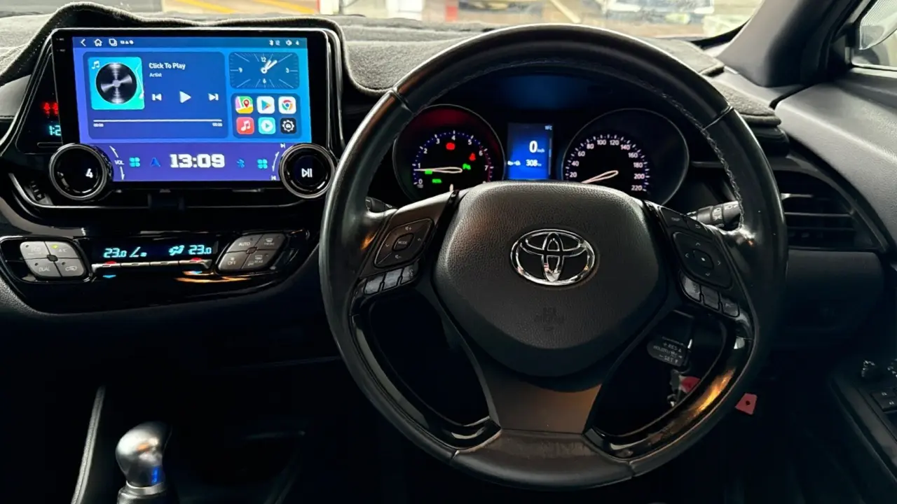 2018 Toyota C-HR Gallery Image 8