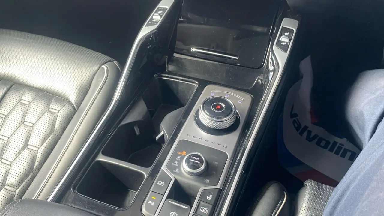 2021 KIA SORENTO Gallery Image 19