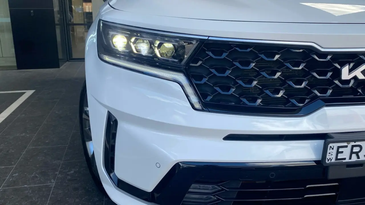 2021 KIA SORENTO Gallery Image 2
