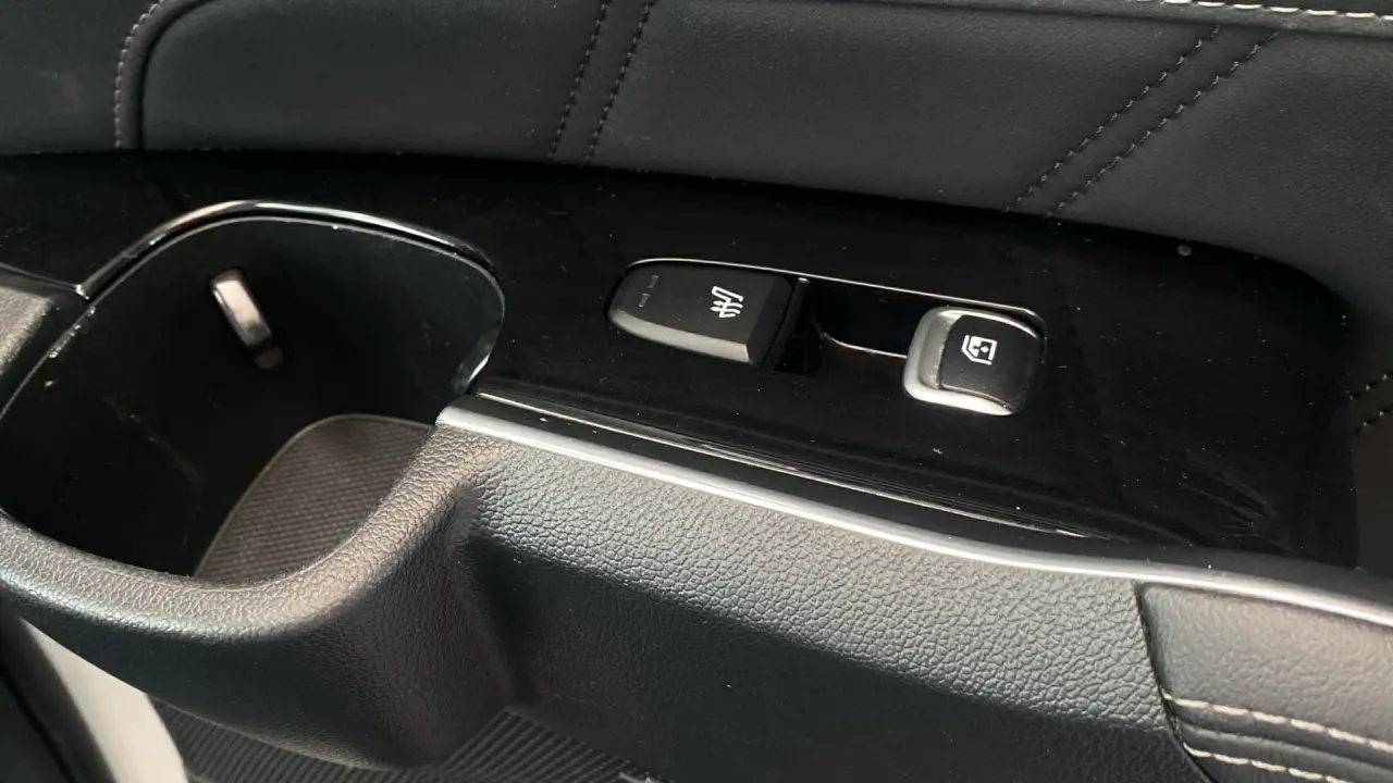 2021 KIA SORENTO Gallery Image 23