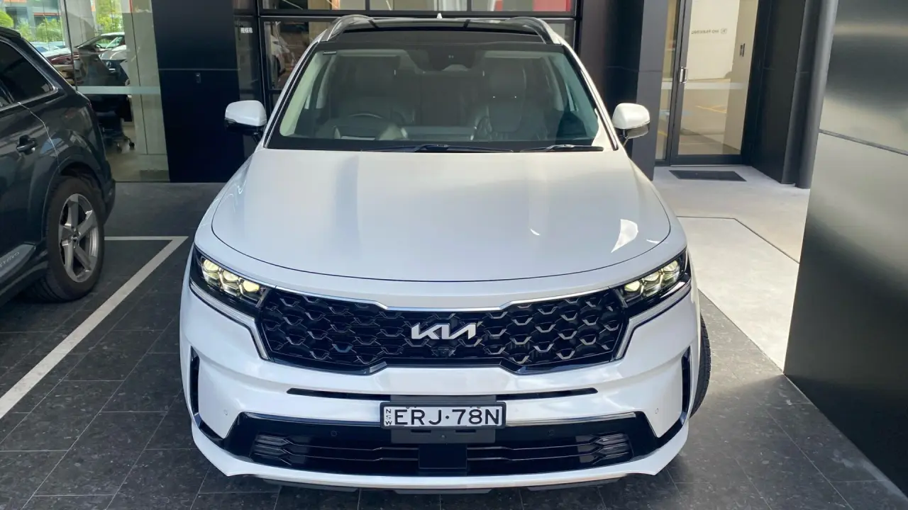 2021 KIA SORENTO Gallery Image 3