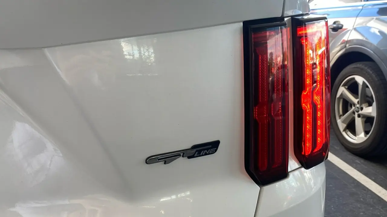 2021 KIA SORENTO Gallery Image 6