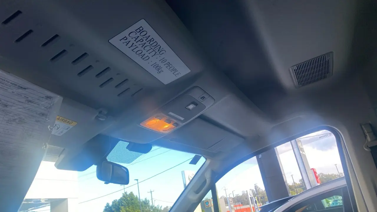 2021 Toyota Hiace Gallery Image 21