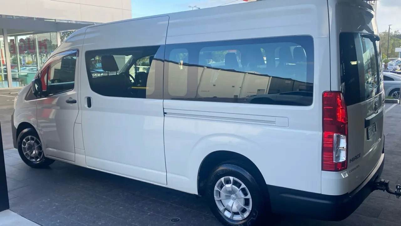 2021 Toyota Hiace Gallery Image 4
