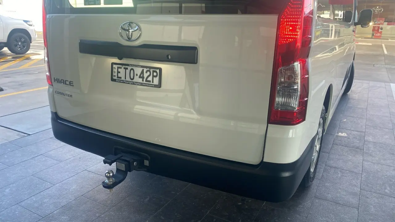 2021 Toyota Hiace Gallery Image 7