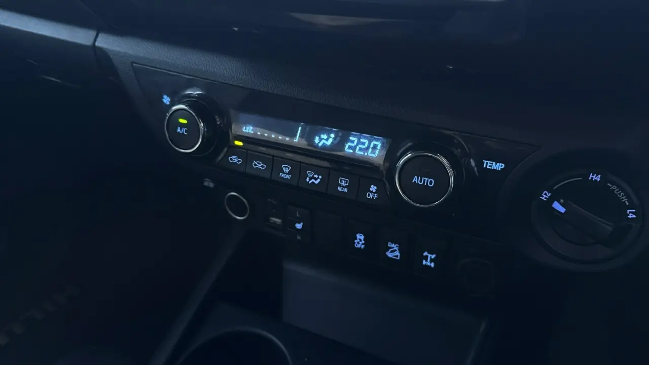 2018 Toyota Hilux Gallery Image 17