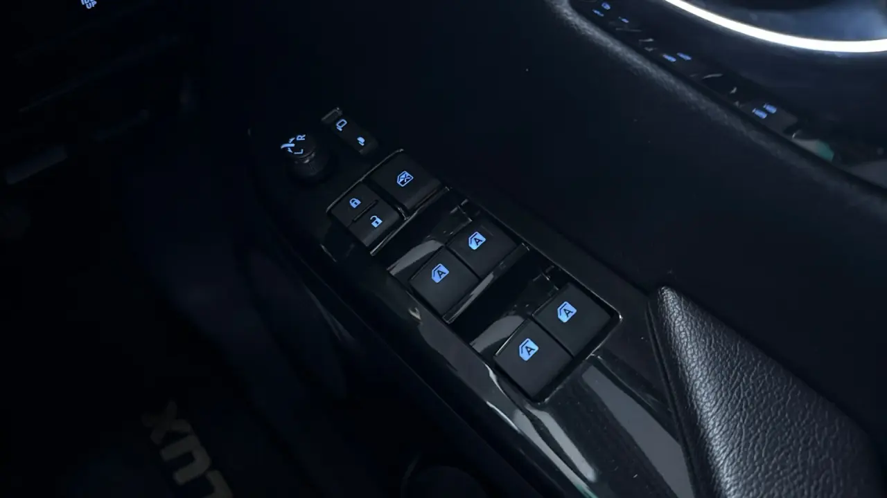 2018 Toyota Hilux Gallery Image 18