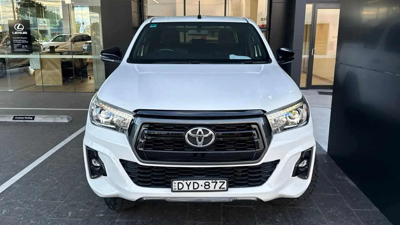 2018 Toyota Hilux Gallery Image 2