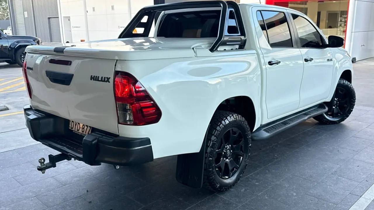 2018 Toyota Hilux Gallery Image 4