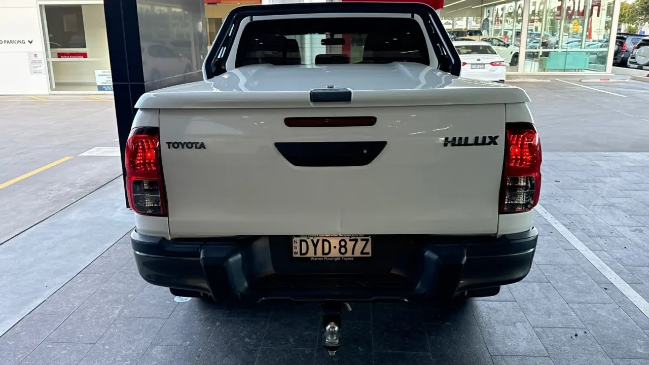 2018 Toyota Hilux Gallery Image 5