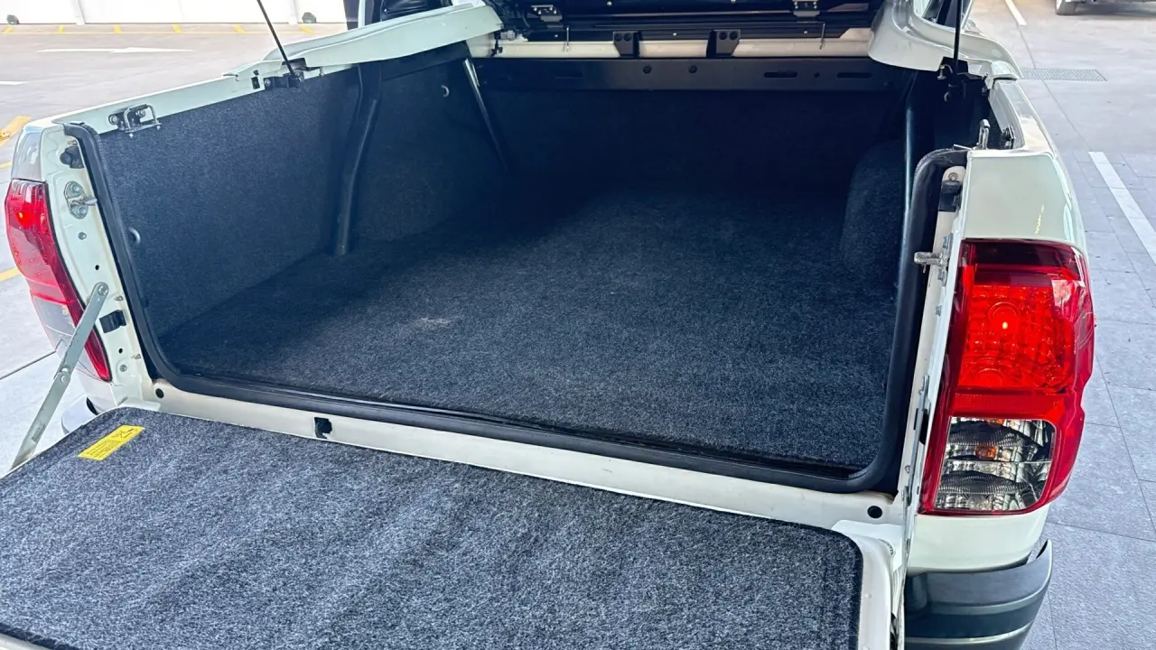 2018 Toyota Hilux Gallery Image 7