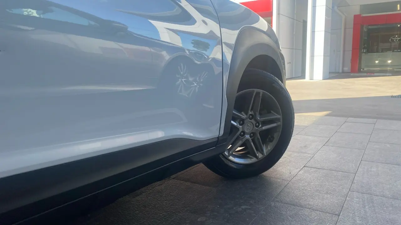 2019 HYUNDAI KONA Gallery Image 10