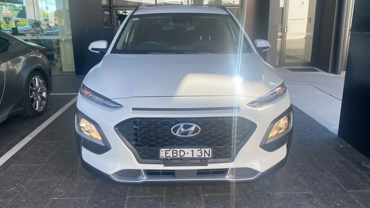 2019 HYUNDAI KONA Gallery Image 2