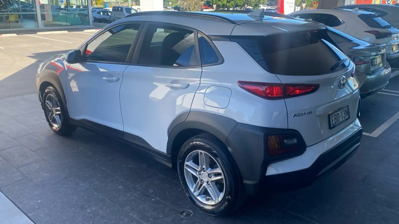 2019 HYUNDAI KONA Gallery Image 24