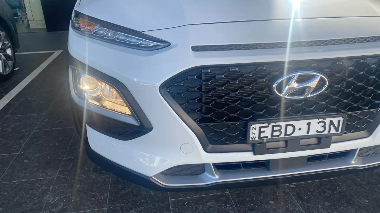 2019 HYUNDAI KONA Gallery Image 3