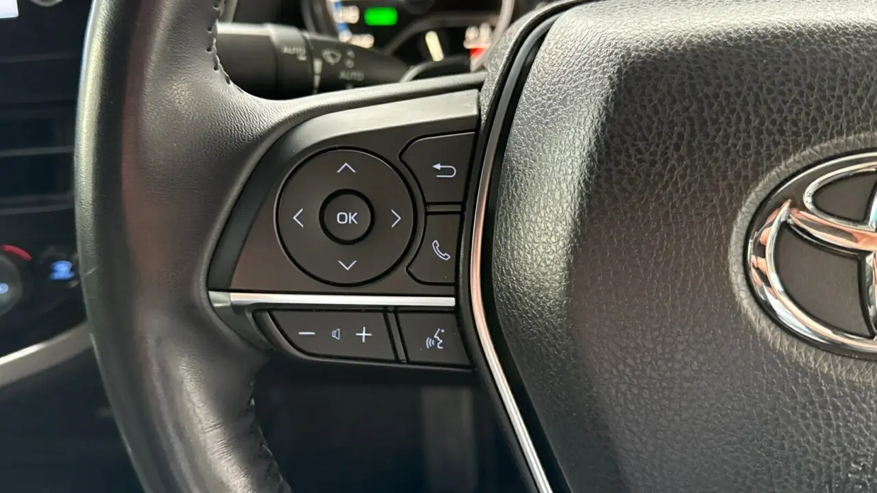 2021 Toyota Camry Hybrid Gallery Image 10